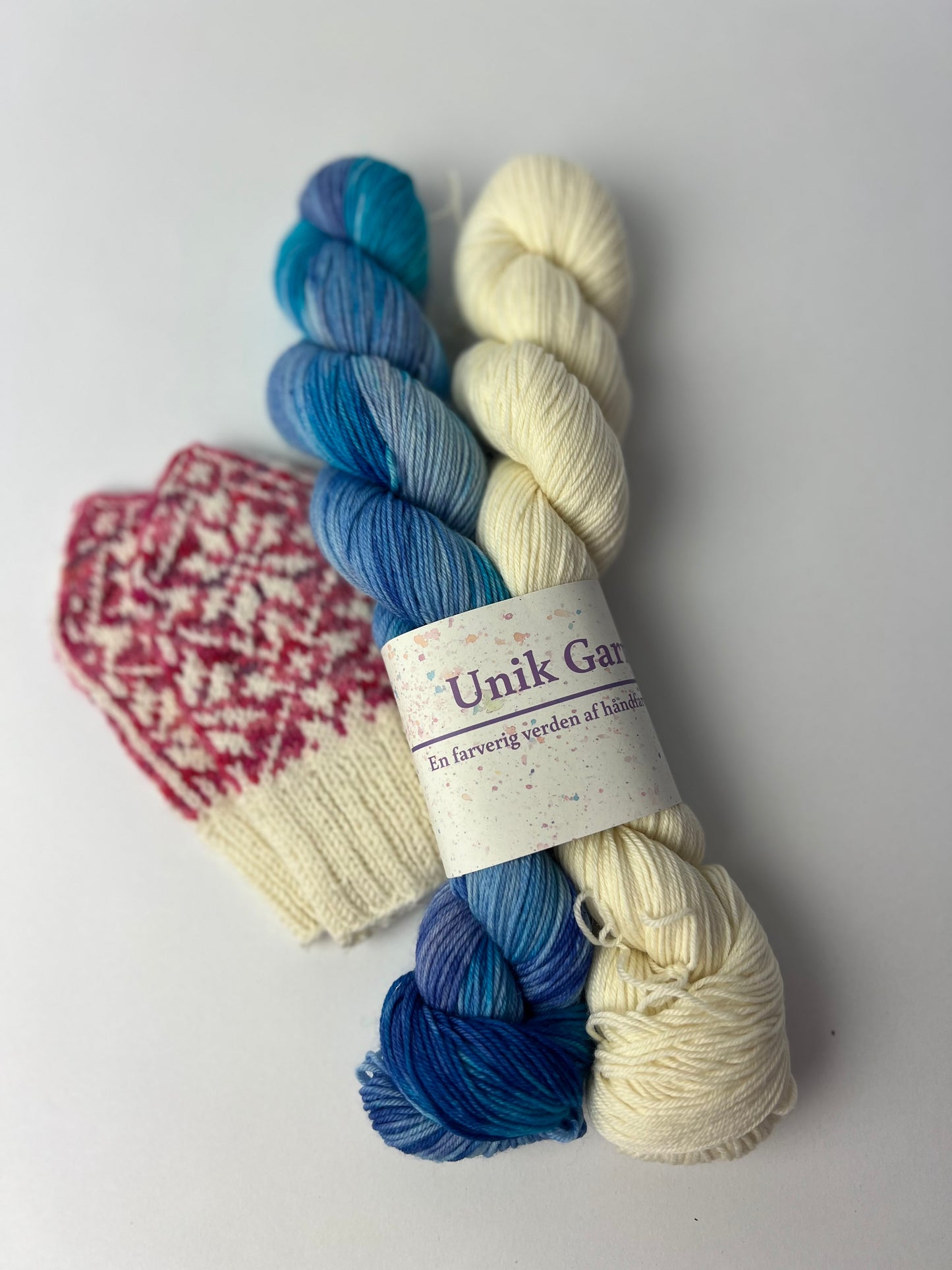 Vantekit “Blå Delfin” til Nora Mittens Junior fra KnitLidt