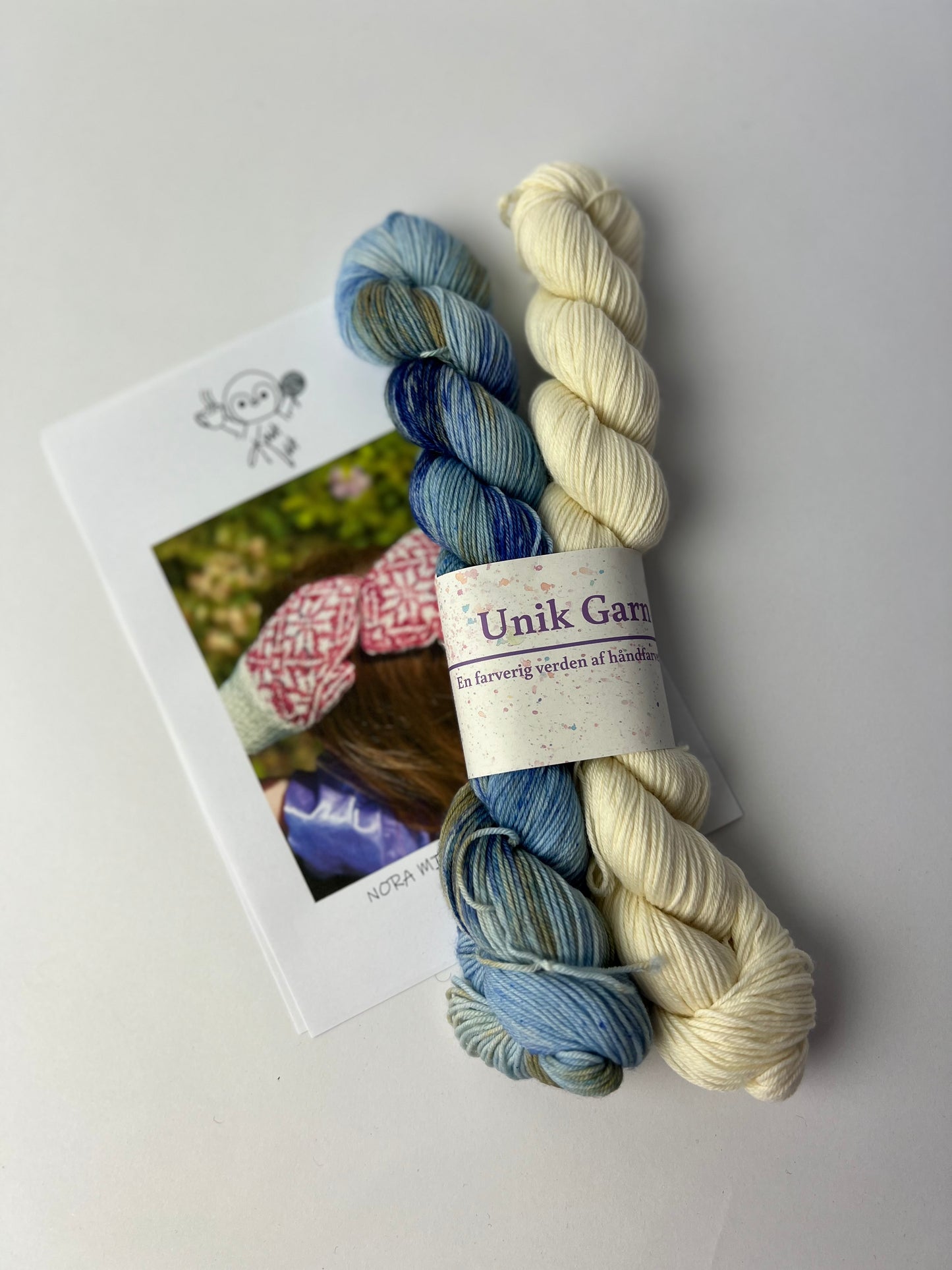 Vantekit “Nordic blue” til Nora Mittens Junior fra KnitLidt