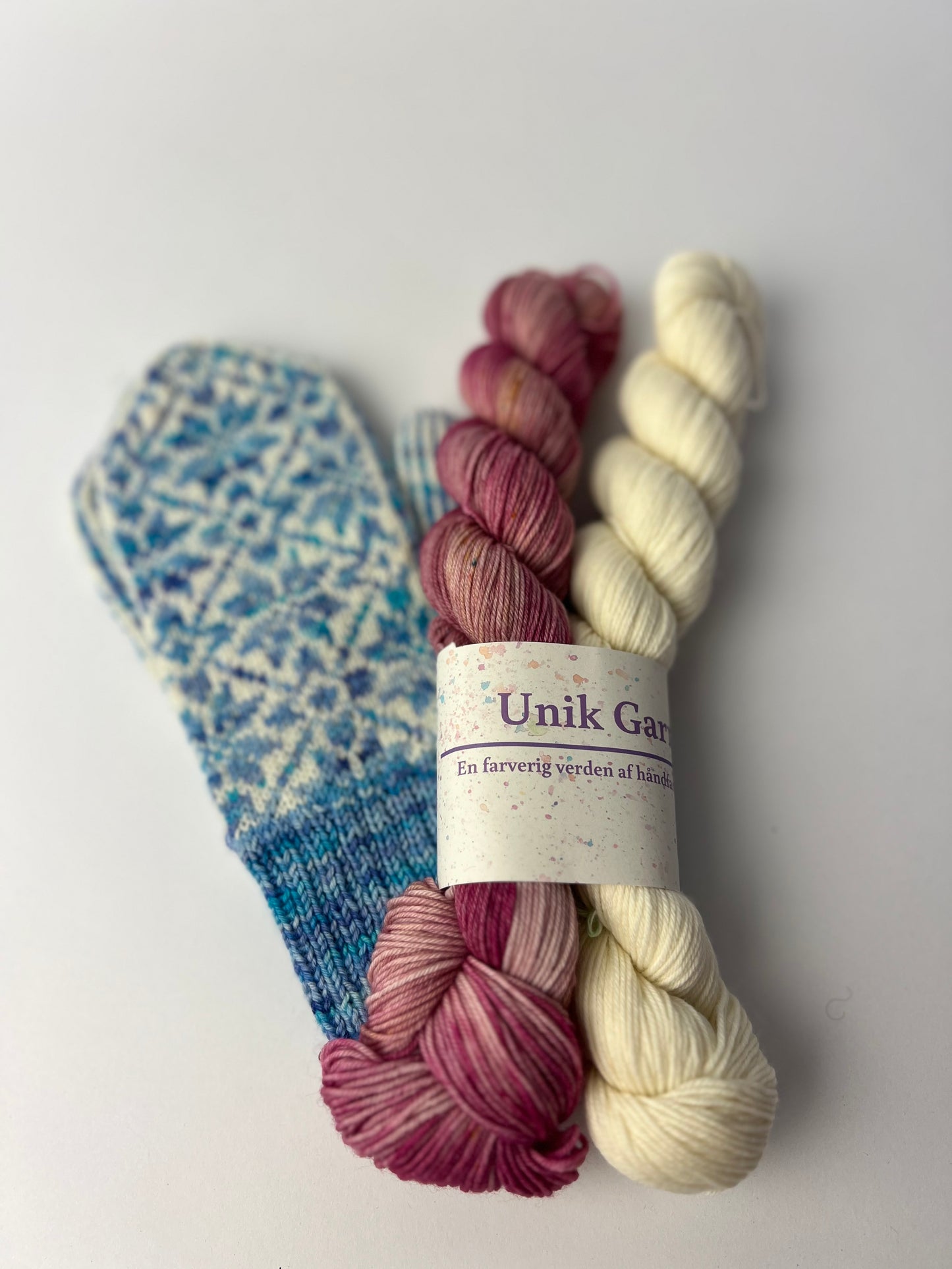 Vantekit “Kirsebær blomst” til Nora Mittens fra KnitLidt