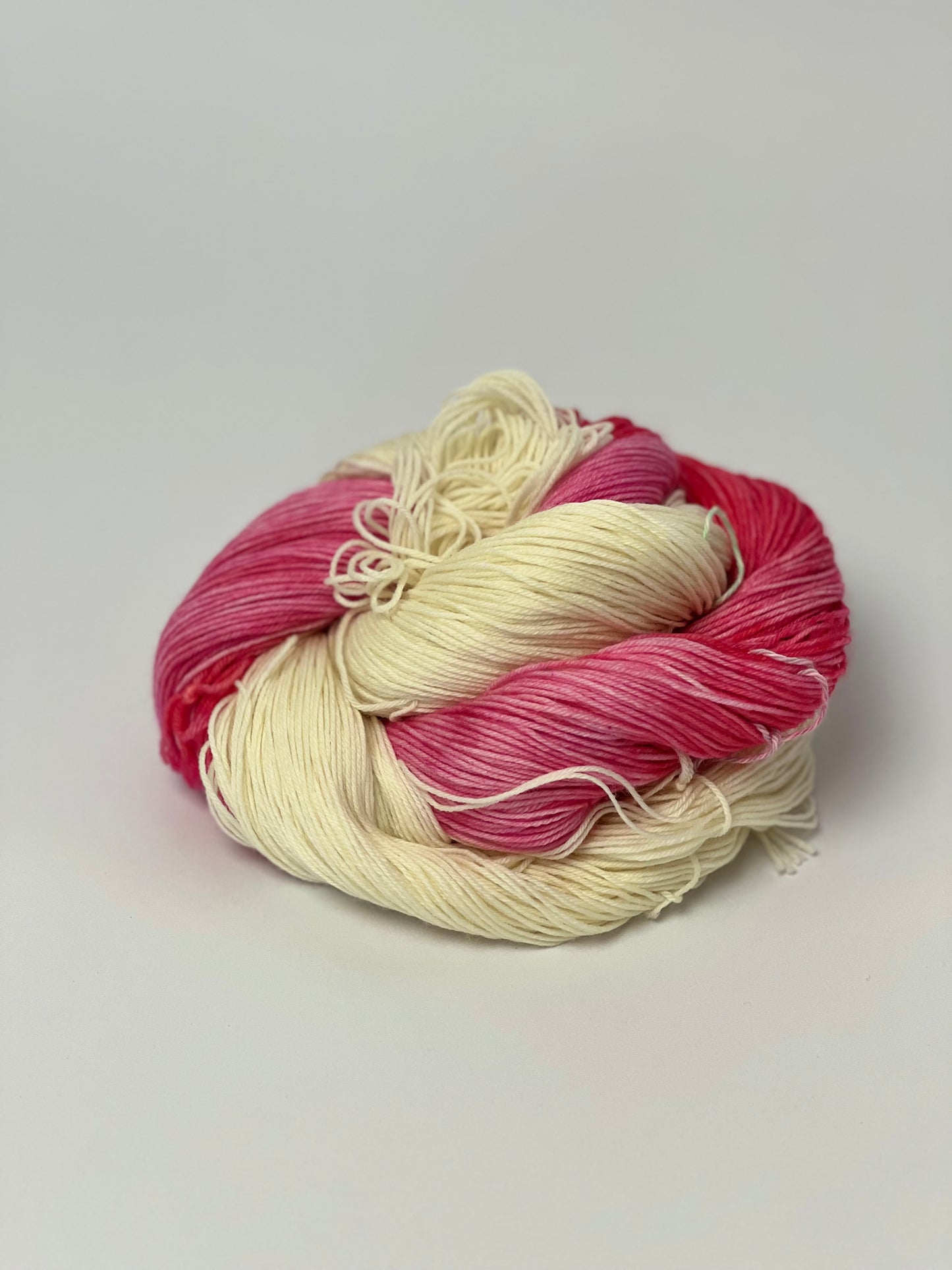 Vantekit “Pink Power” til Nora Mittens fra KnitLidt