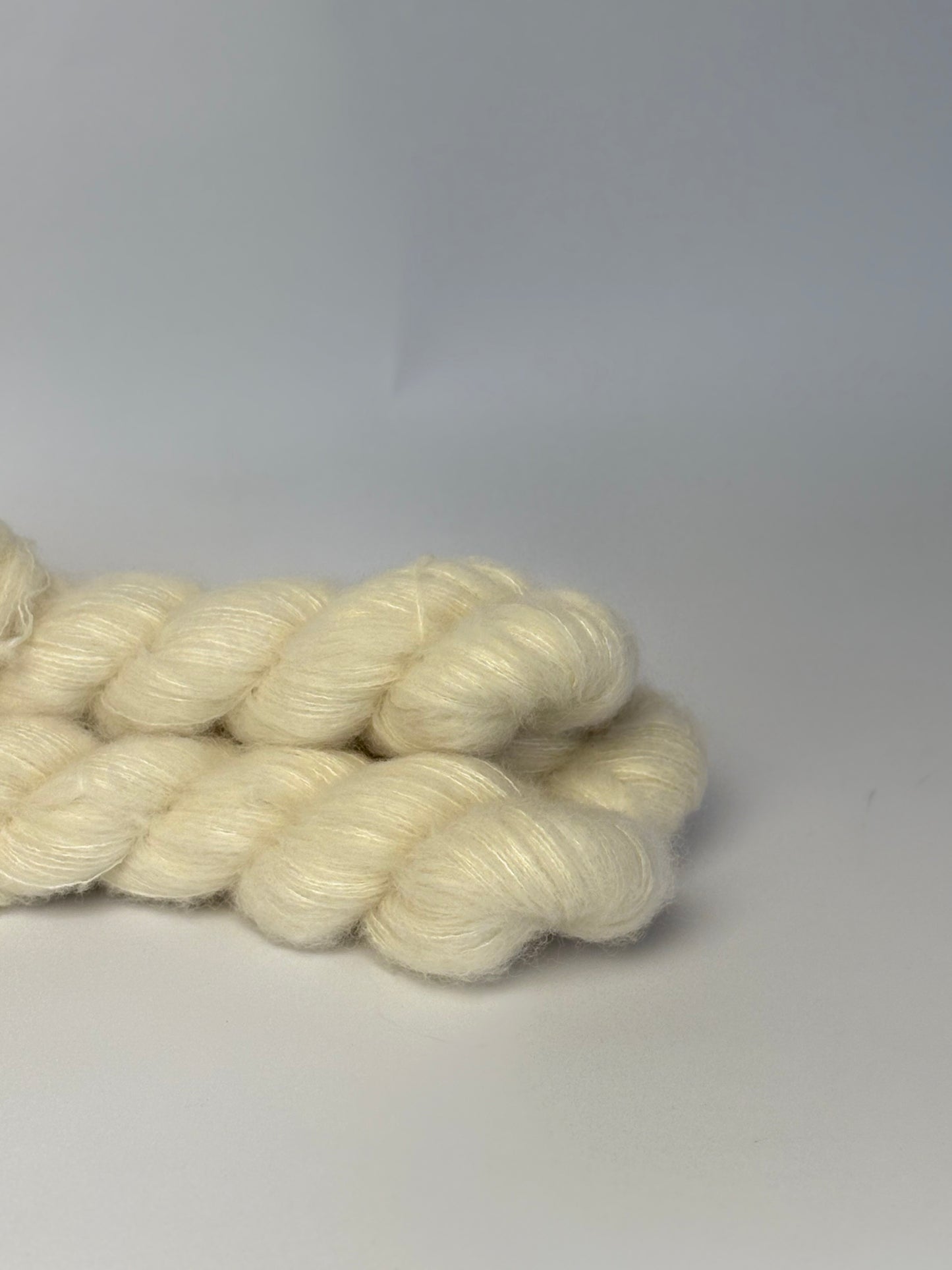 Unik Garn Delux Fluff - Ufarvet