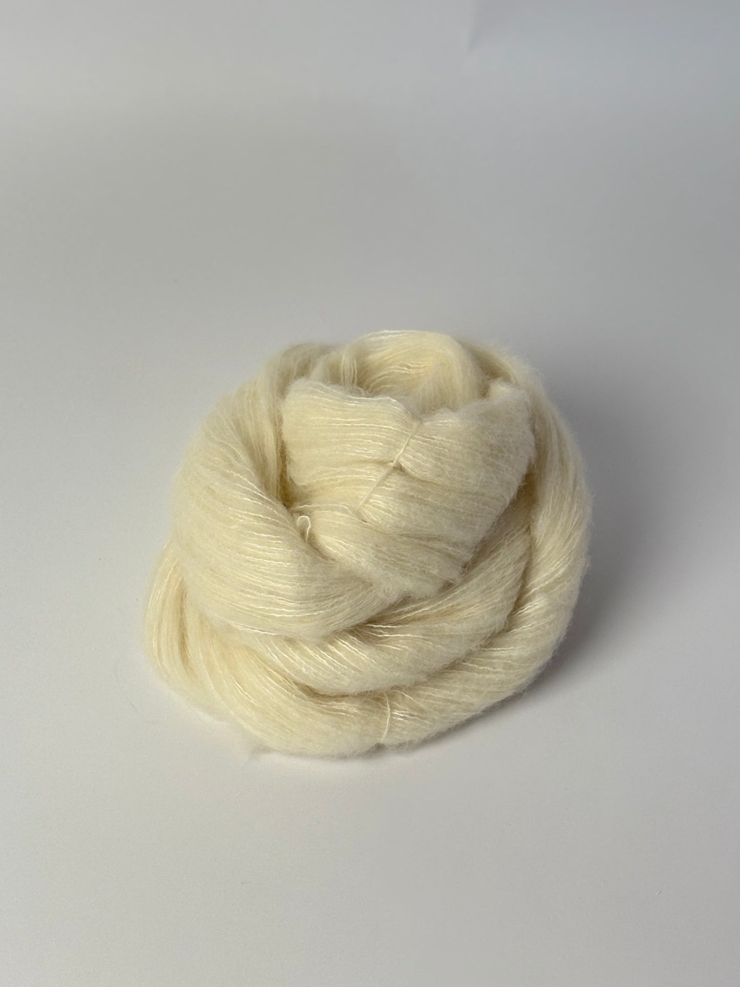 Unik Garn Delux Fluff - Ufarvet