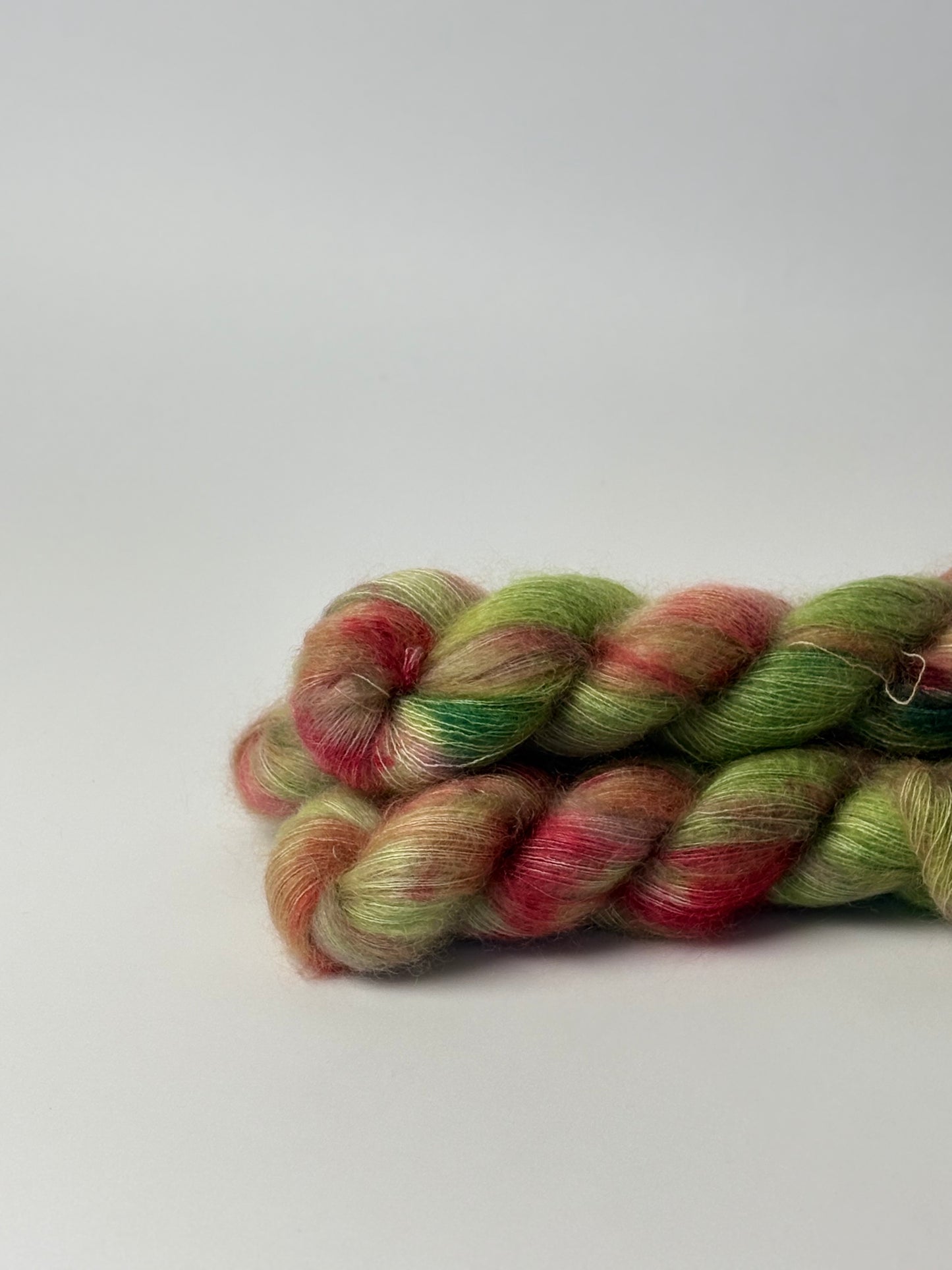 Unik Garn Silk Mohair - Grønne Roser