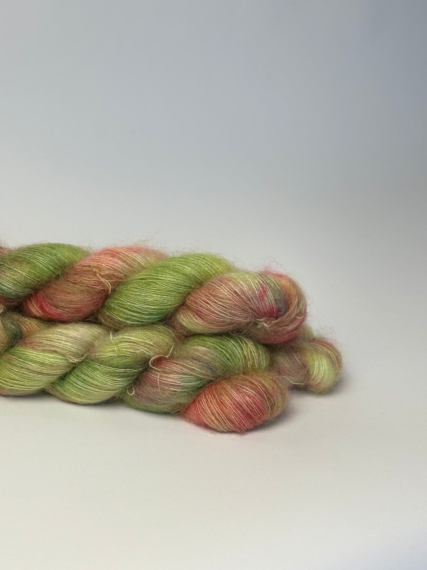 Unik Garn Silk Mohair - Grønne Roser