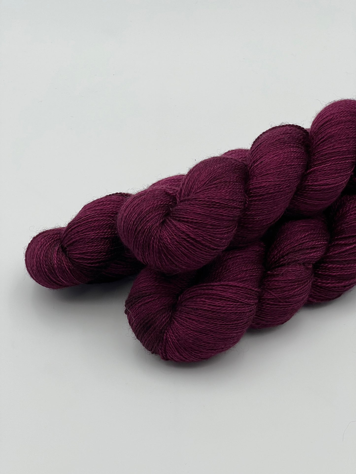 Unik Garn Silk Lace - Blackberry