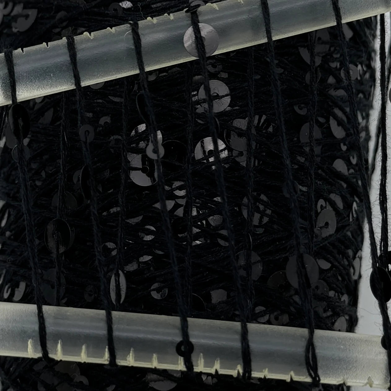 Wolle Halle Paillet Garn - Black Series