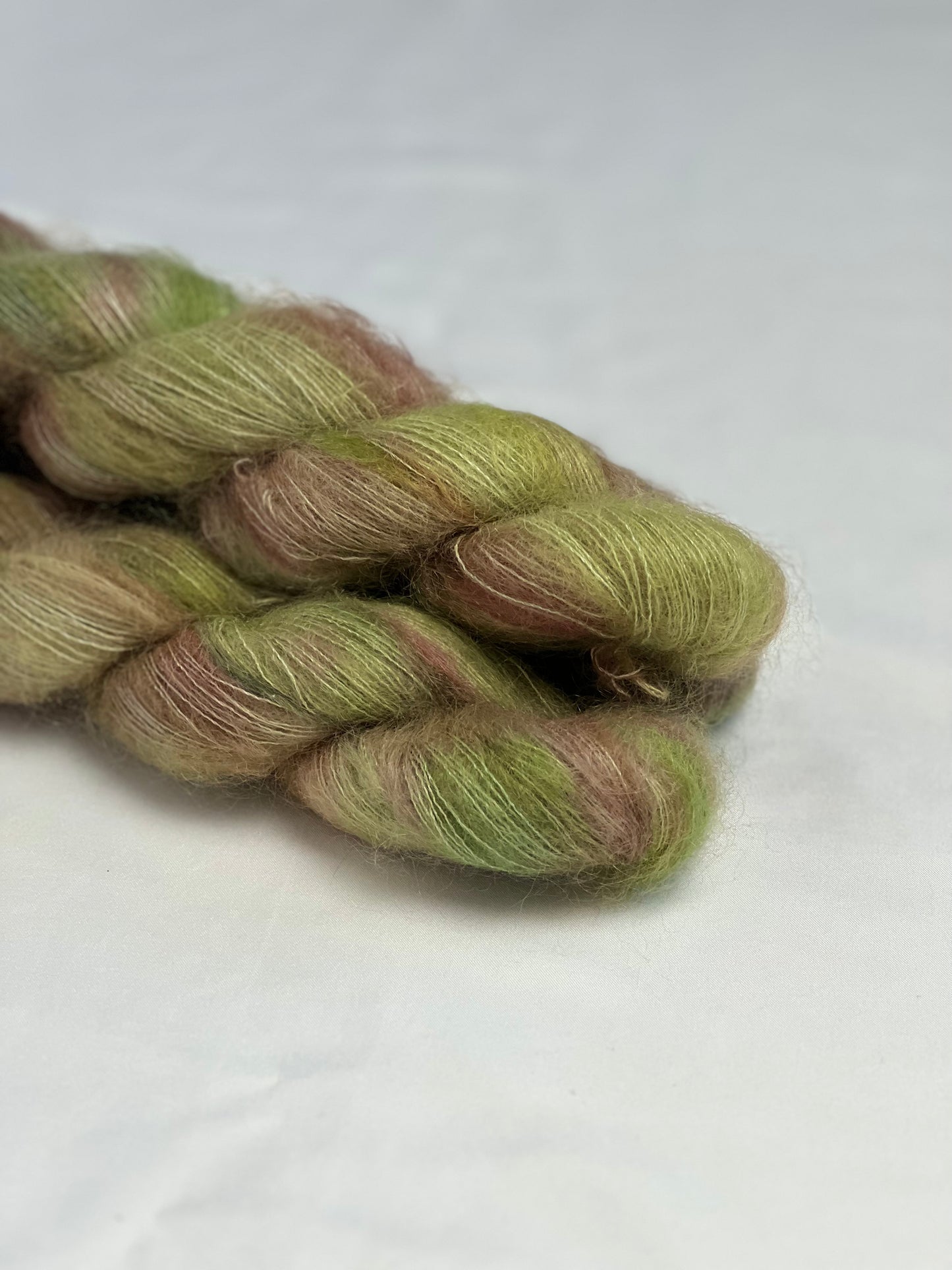 Unik Garn Silk Mohair - Grønne Roser