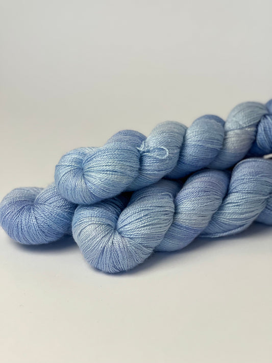 Unik Garn Silk Lace - Himmel Blå